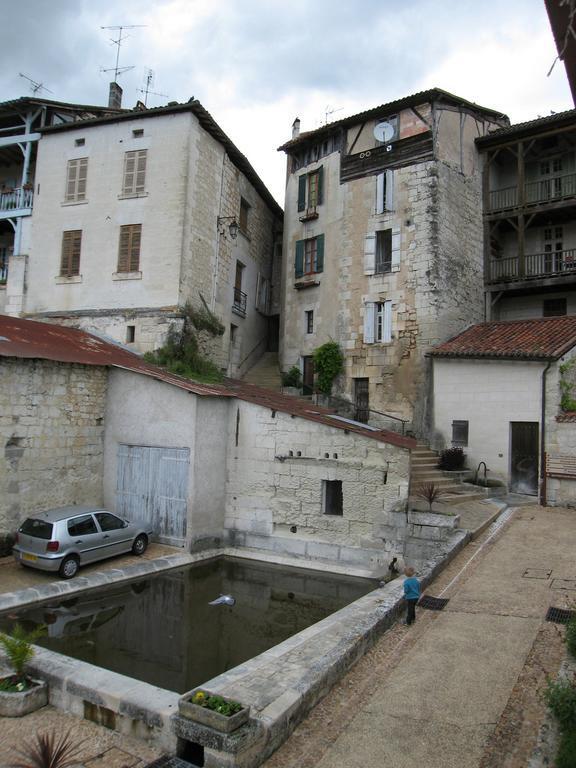 Faubourg St Jean Aubeterre-sur-Dronne Exterior foto